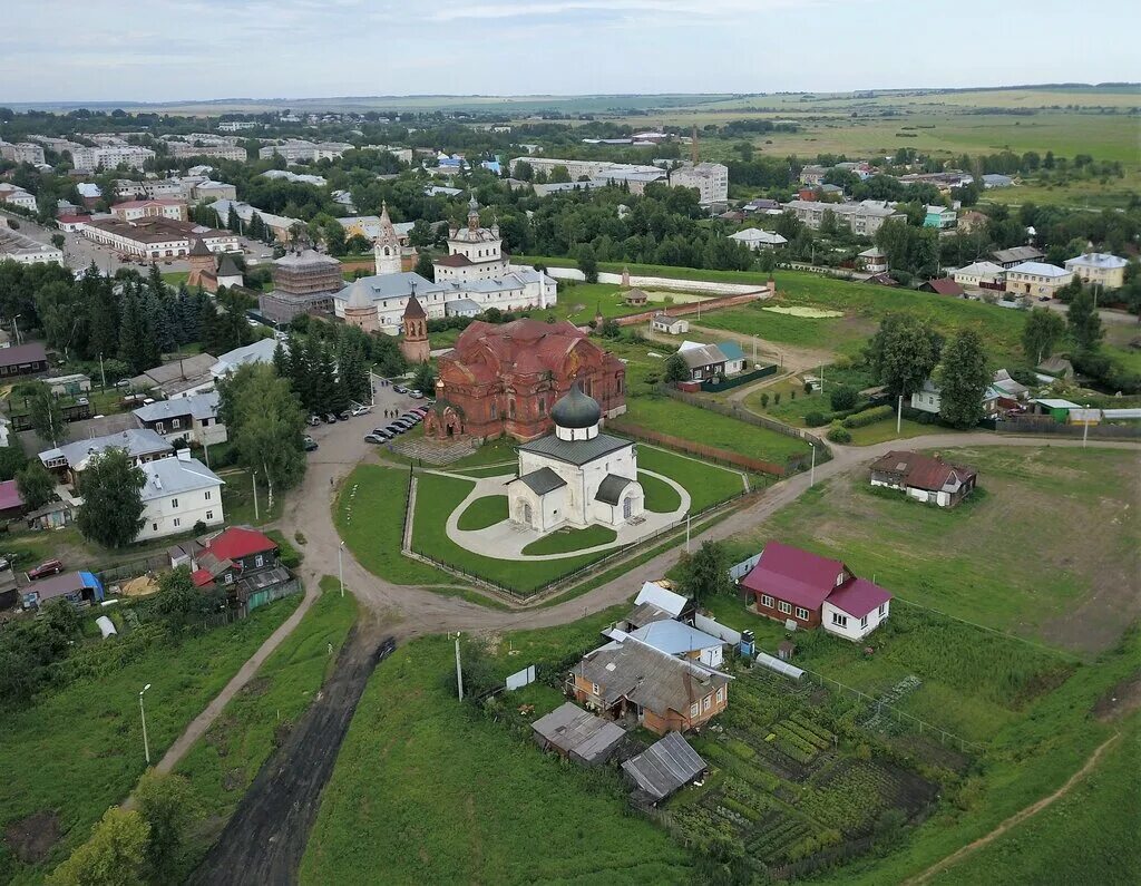 Юрьев польский 1 мая. Юрьев-польский Кремль. Юрьевский Кремль, Юрьев-польский. Город Юрьев польский Владимирская область. Юрьев польский центр.