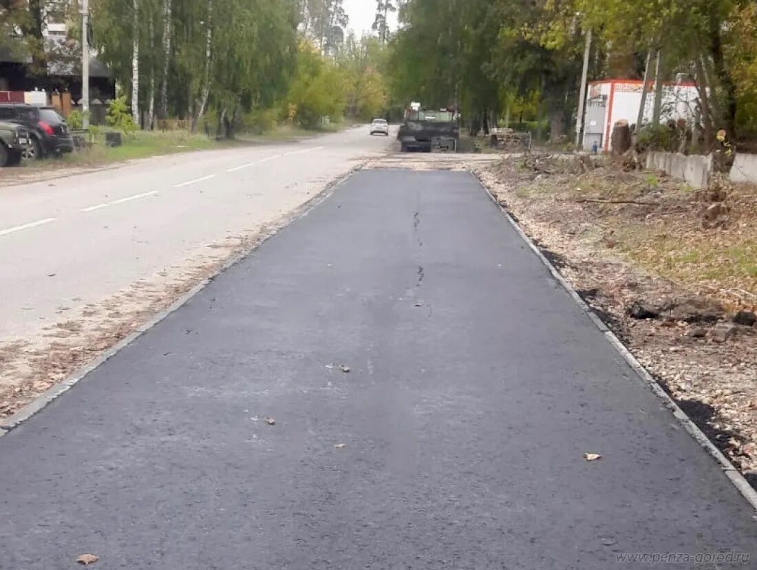 Тротуар у дороги. Тротуар тольятти. Синие тротуары в верхней салды. Тротуарная плитка потрескалась. Конец тротуара.