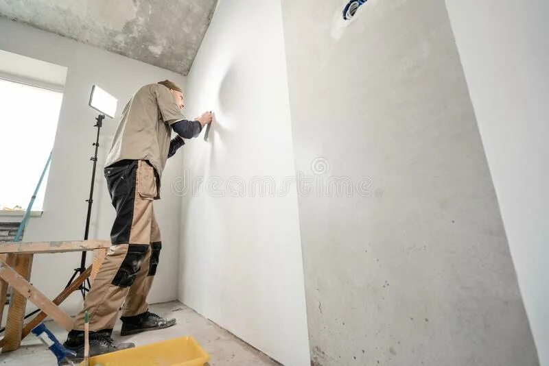 Стена крашенная близко фото большая. Обои под газету. Чем можно заклеить обои в домашних условиях. Можно клеить обои на бетонную. Обои приклеенные на бетон.