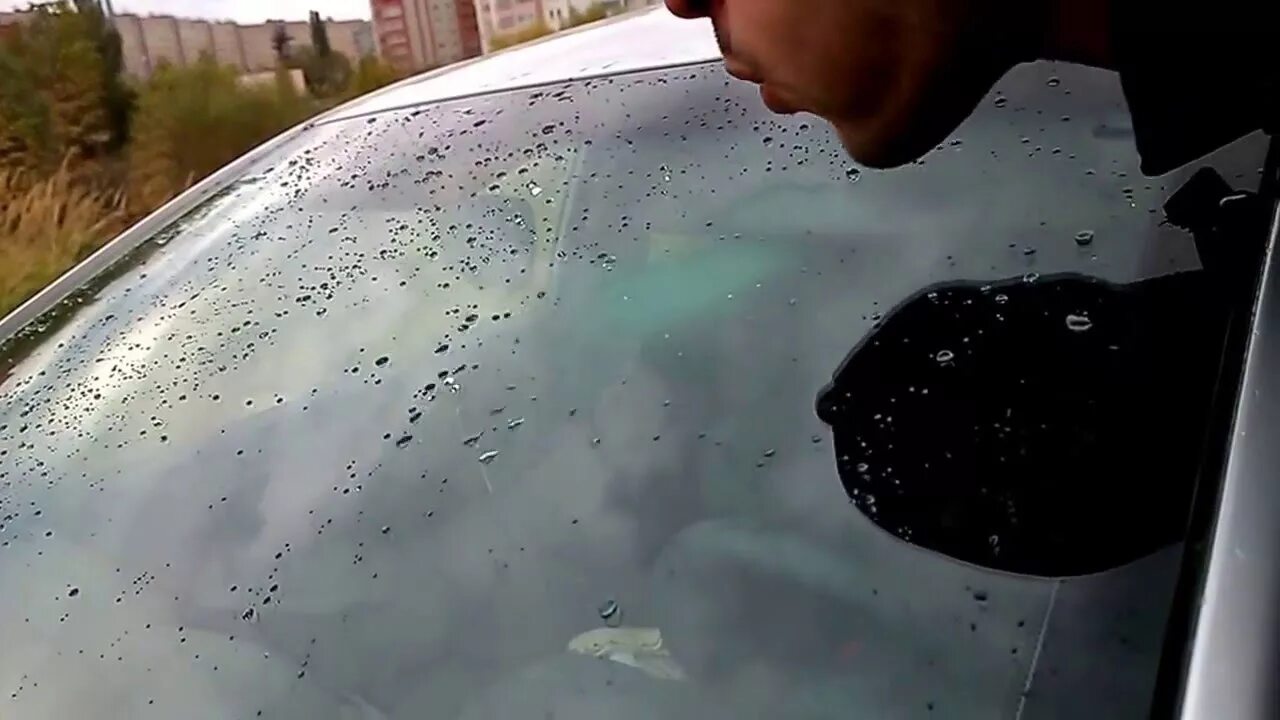 Щетка для лобового стекла. На авто от дождя. Боковое стекло машины. Антидождь aquapel. Датчик дождя в автомобиле.