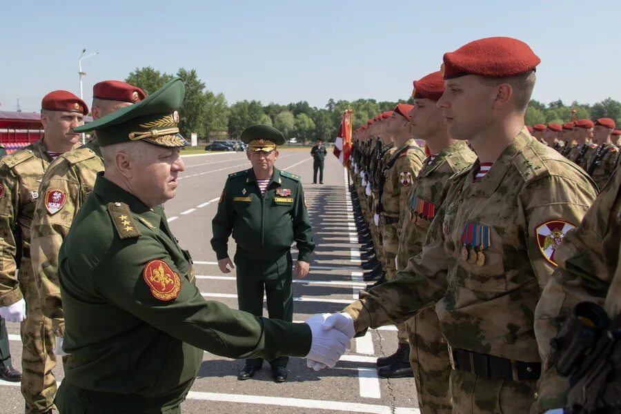 Служба в балашихе. Витязь армия балашиха. Российская военная форма. Парад дивизии одон дзержинского. Одон балашиха дивизия дзержинского.
