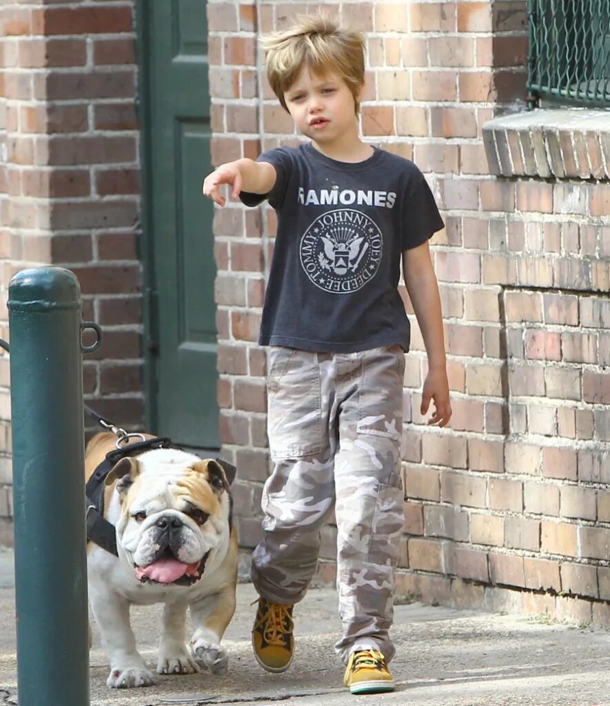 Как выглядит шайло сейчас. Шайло джоли-питт. shiloh jolie pitt. шайло сабакк маска. фильм с милой шайло.