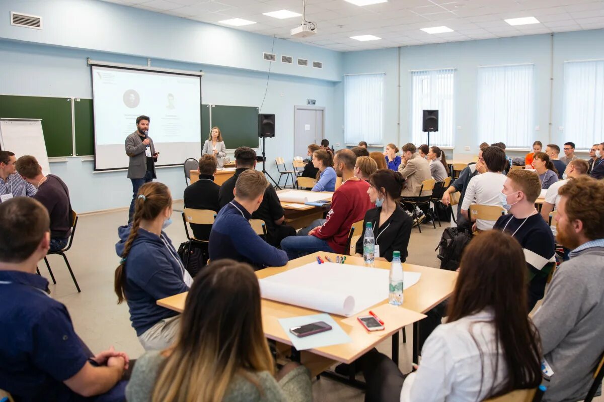 поколение ученых. урфу научная активность. инжиниринговый центр вятгу. теория поколений поколение y. лаборатория будущего.