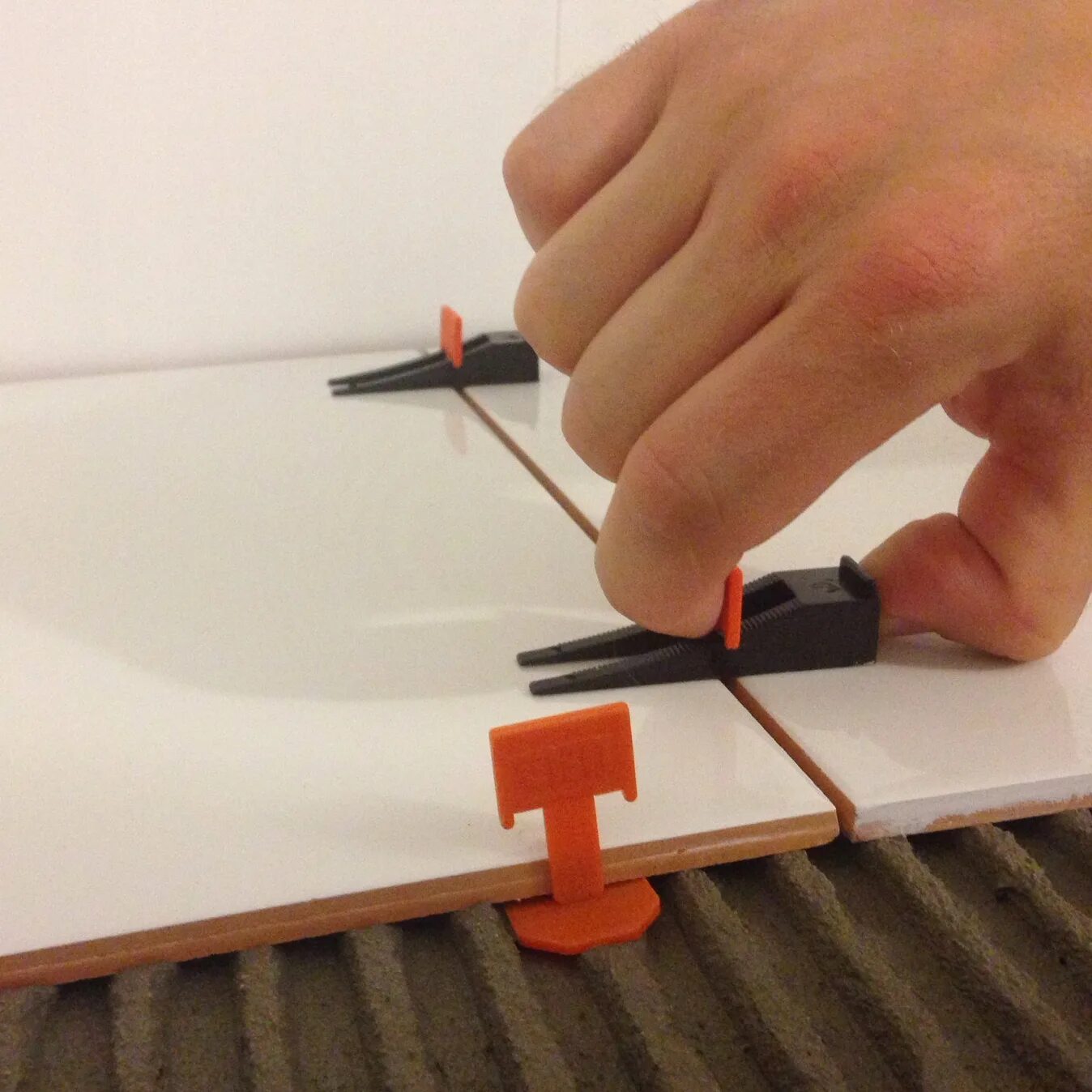 Система укладки плитки свп. Свп для укладки плитки. Крестики свп для укладки плитки. Щипцы для свп tls. Система укладки.