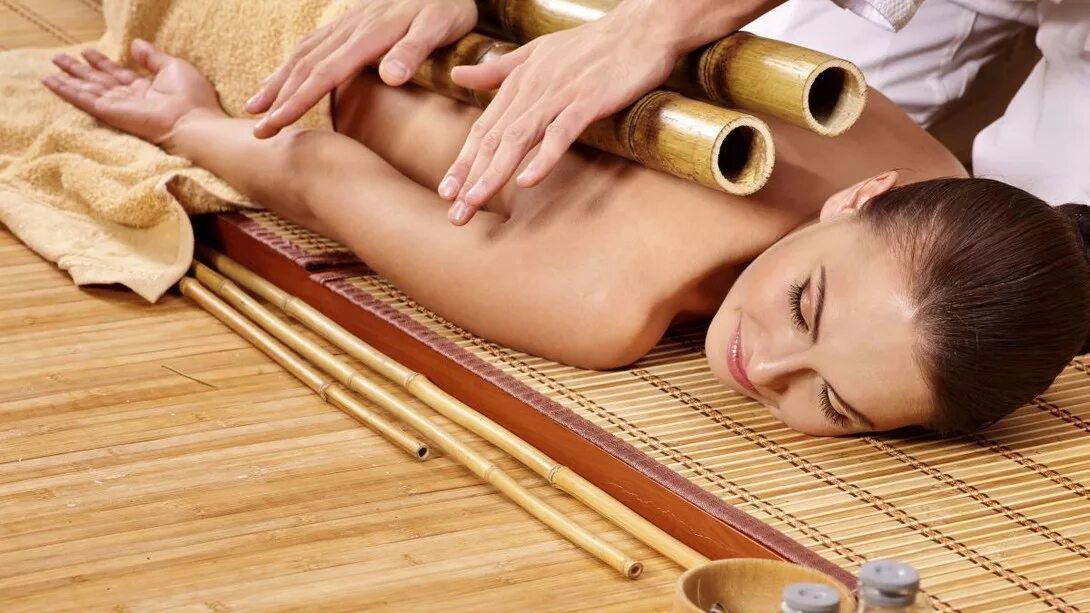 Massage o. Креольский массаж бамбуковыми палочками. Массаж басбуклвыси пулкаит. Бамбуковые палочки и веники для массажа. Бамбуковые палки для массажа.