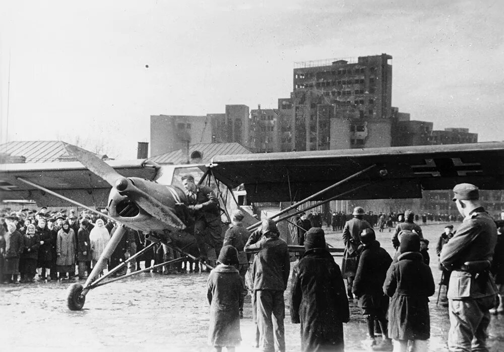 харьков оккупация 1941. гостиница харьков в 1943. оккупированный харьков 1943. оккупация харькова. харьков в оккупации 1941-1943.