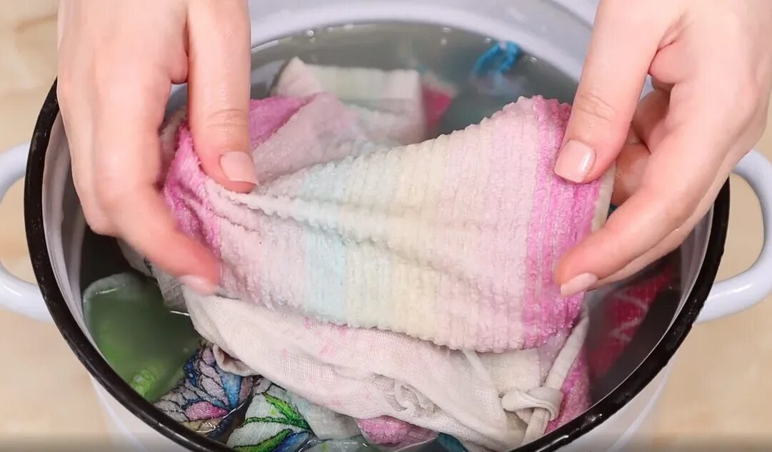 Кипячение полотенец. Отстирать кухонные полотенца. стирка кухонных полотенец. стирает кухонные полотенца. кухонные полотенца замочить.