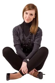 Женщина стоит скрестив ноги