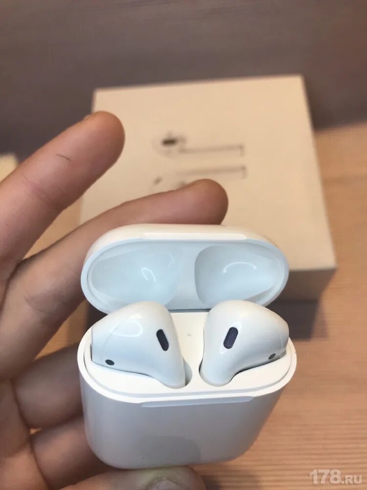 Когда выходят airpods 2. Накладки на AIRPODS. AIRPODS 1 не оригинал. Резиновые накладки на AIRPODS Pro.