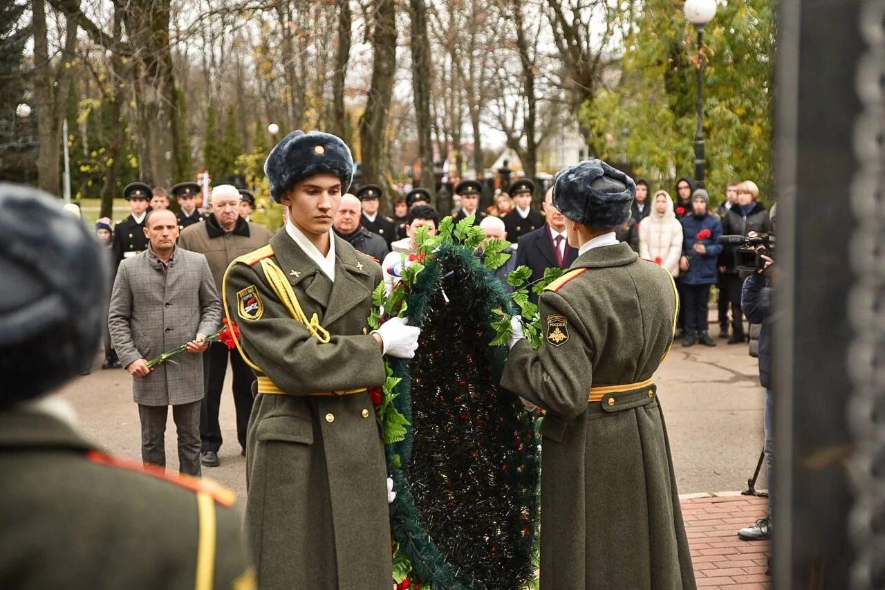 Риа г. Митинг памяти в Курске. Память павших воинов. Мемориал Победы Курск.