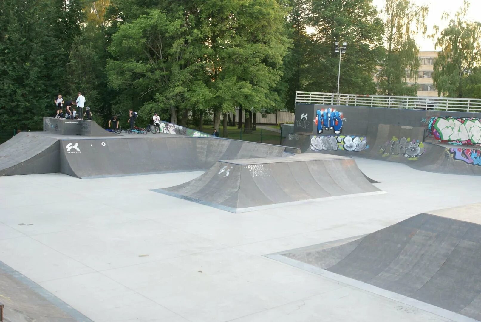 Скейт парк XSA В Москве. Скейт парк Алтуфьево. Скейт парк Сочи. Скейт парк в парке Горького в Москве.