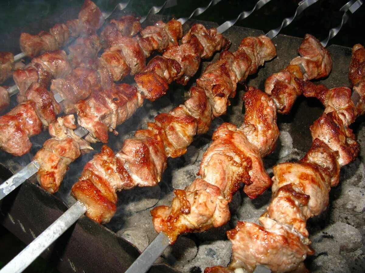 Фон природа шашлыки. Со скольки лет можно шашлык. Готовый шашлык. Со скольки лет можно шашлык. Со скольки лет можно шашлык.