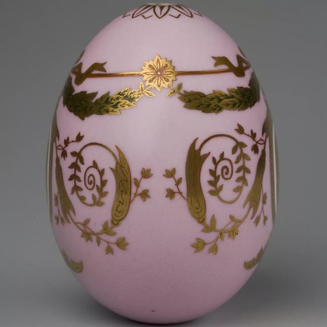роспись пасхальных яиц. пасхальное яйцо ифз. фарфоровая подставка для яиц. фарфоровые пасхальные яйца императорского завода. пасхальное яйцо.