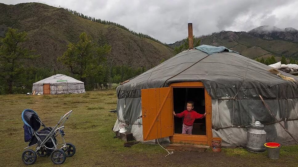 Круглые юрты монголо-татар. Юрта татаро монгол. Монгольцы юрта. Отопить все дома кочевников. Жилище тувинцев юрта.