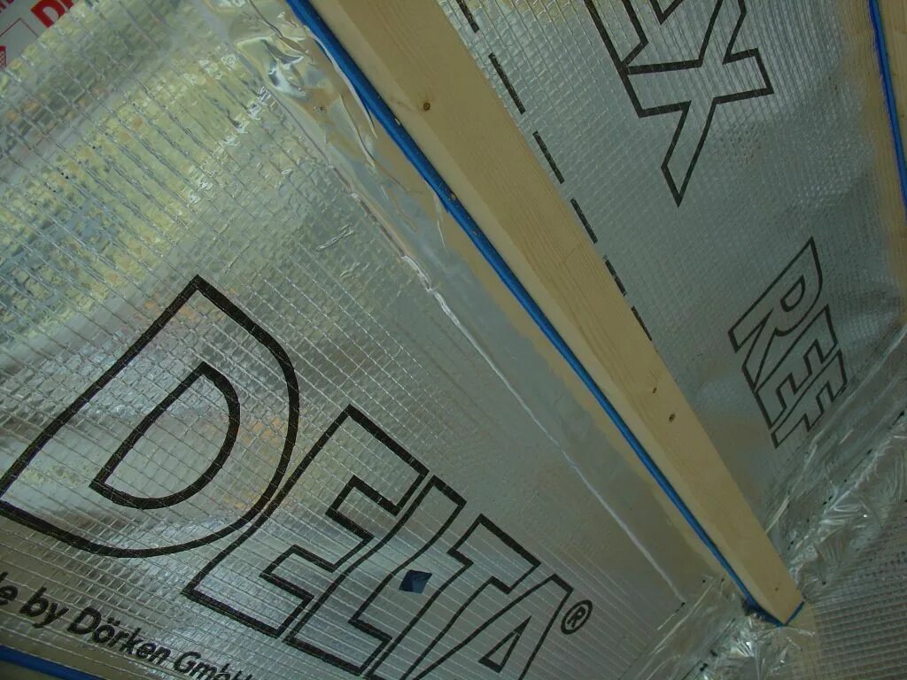 Пленка delta. Пароизоляция delta-reflex. пароизоляция фольгированная delta reflex. пароизоляционная пленка delta reflex. delta-reflex пленка с алюминиевым рефлексным слоем.