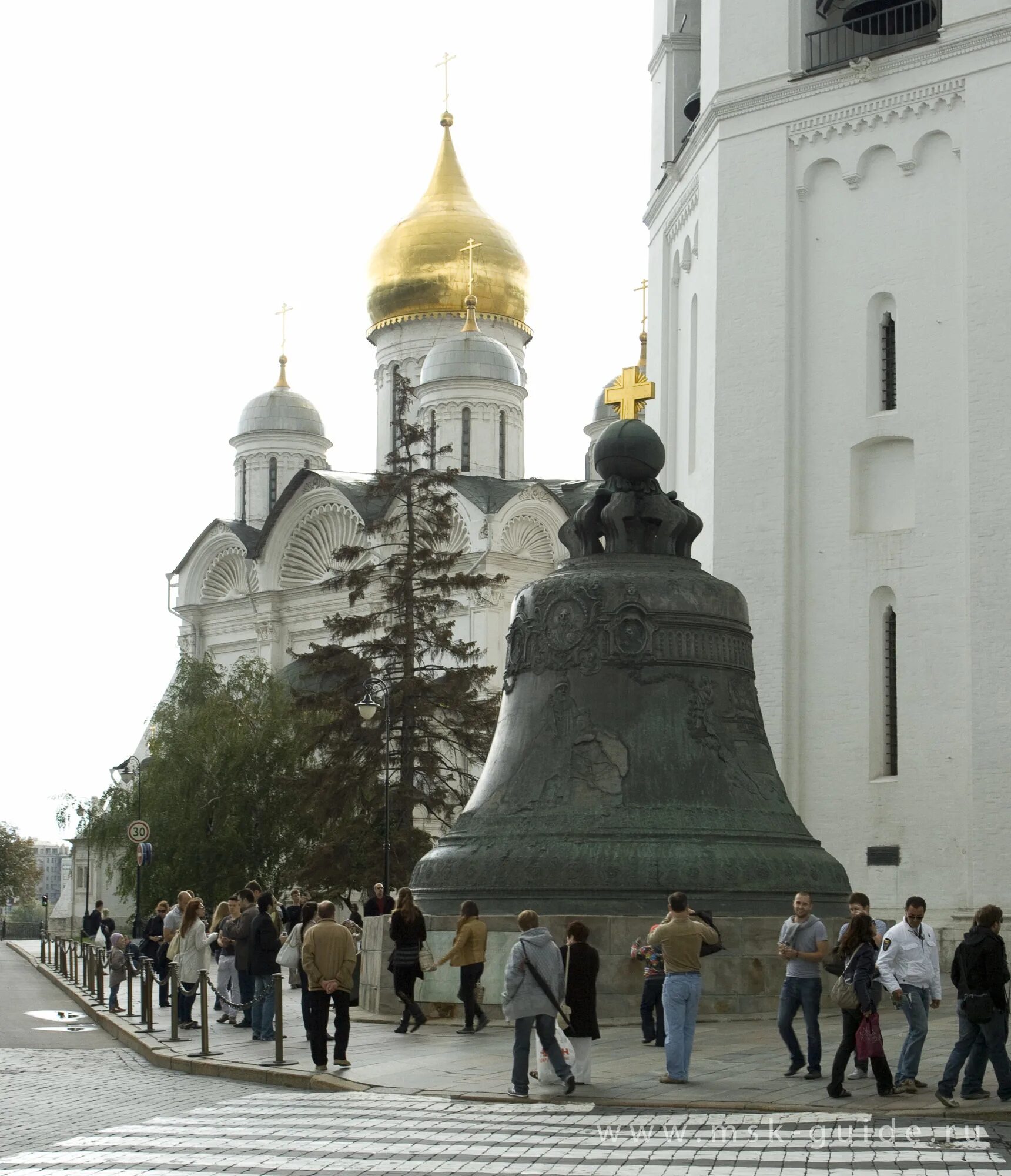 Какие достопримечательности кремля. Царь колокол. царь колокол московского кремля. достопримечательности московского кремля царь колокол. памятник царь колокол в москве.
