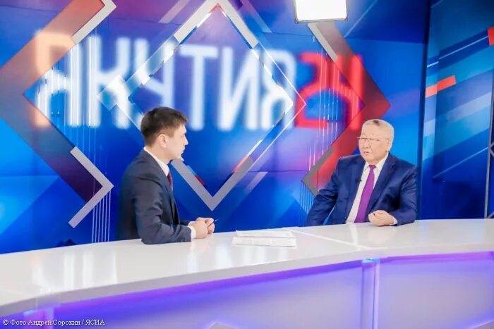 Первый канал якутск. Ведущие якутского телевидения. Якутские телеканалы. Нвк саха прямой эфир. Первый канал якутск.
