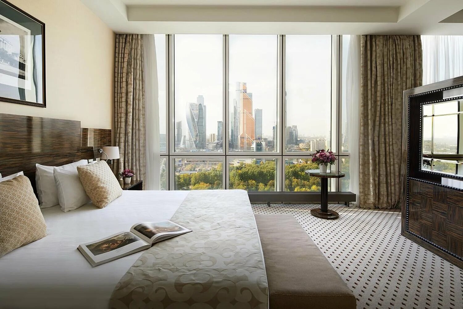 Плаза гарден отель москва. Отель crowne plaza moscow world trade centre. Кроун плаза гостиница москва. Отель crowne plaza москва. Гостиница crowne plaza.