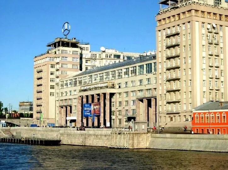 Театр на берсеневской набережной. Берсеневская набережная театр эстрады. московский государственный театр эстрады. здание театра эстрады в москве. руководитель театра эстрады в москве.