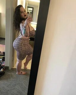 Hot Sexy Babes, Slim Thick, Big Ass, Pretty Woman, Curvy, Two Piece Skirt S...