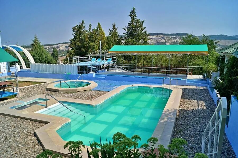 Бахчисарай зона отдыха с бассейном. Усадьба кутлер, село соколиное. Бассейн бахчисарай. Турбаза перевал бахчисарай. Ток привал бахчисарай.