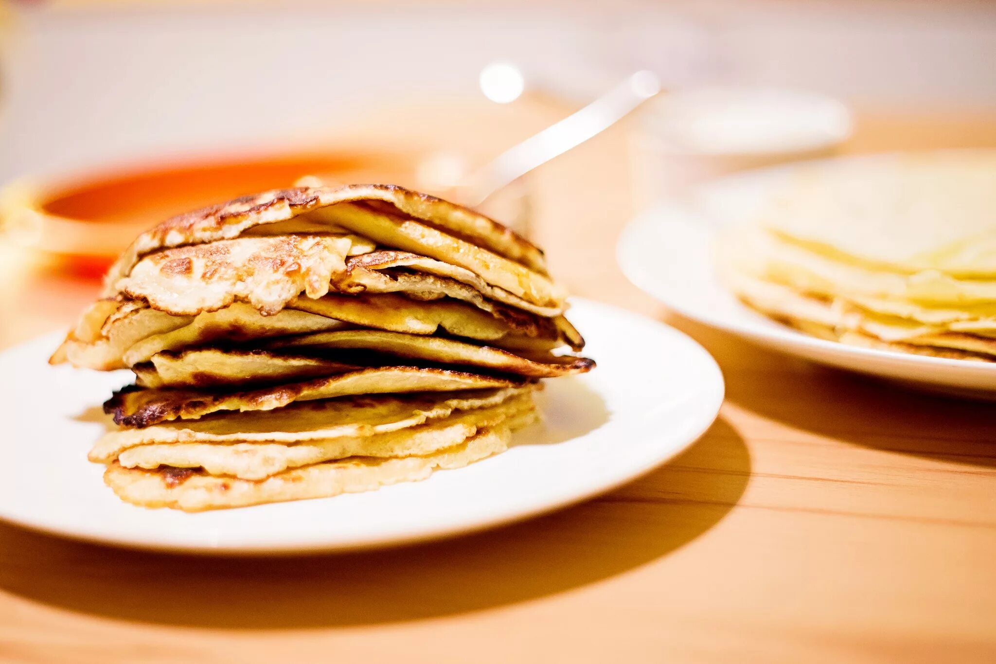 Elan gallery тарелка для блинов блины с ягодами. стопка блинов. тарелка с блинами. Blinchiki lister. блины.