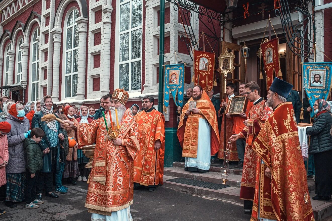 Храм великомученицы параскевы пятницы в качалове. Служба параскеве пятнице. Церковь параскевы пятницы казань внутри. Храм параскевы пятницы в бутово расписание богослужений. Церковь параскевы пятницы казань.