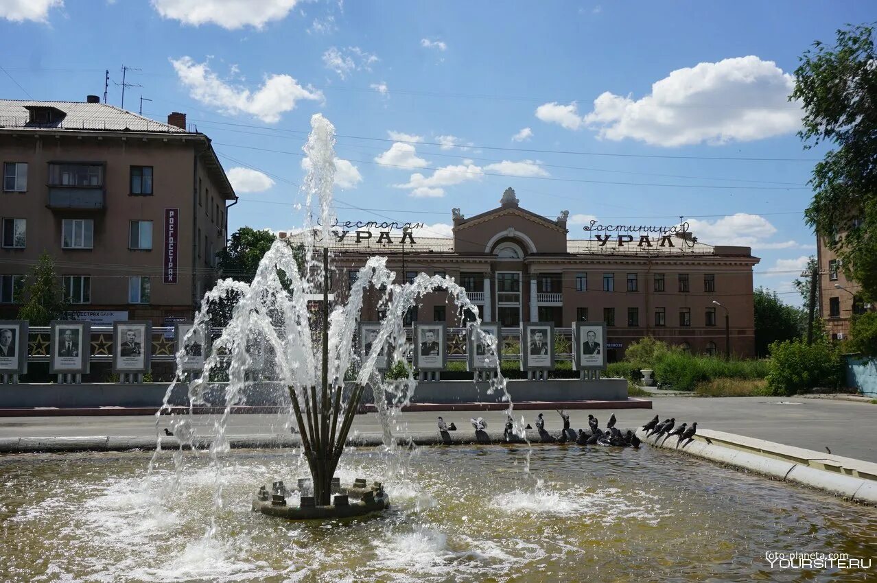 Город Орск Оренбургская область. Орск центр города. Драмтеатр Орск фонтан. Город Орск Оренбургская область центр.