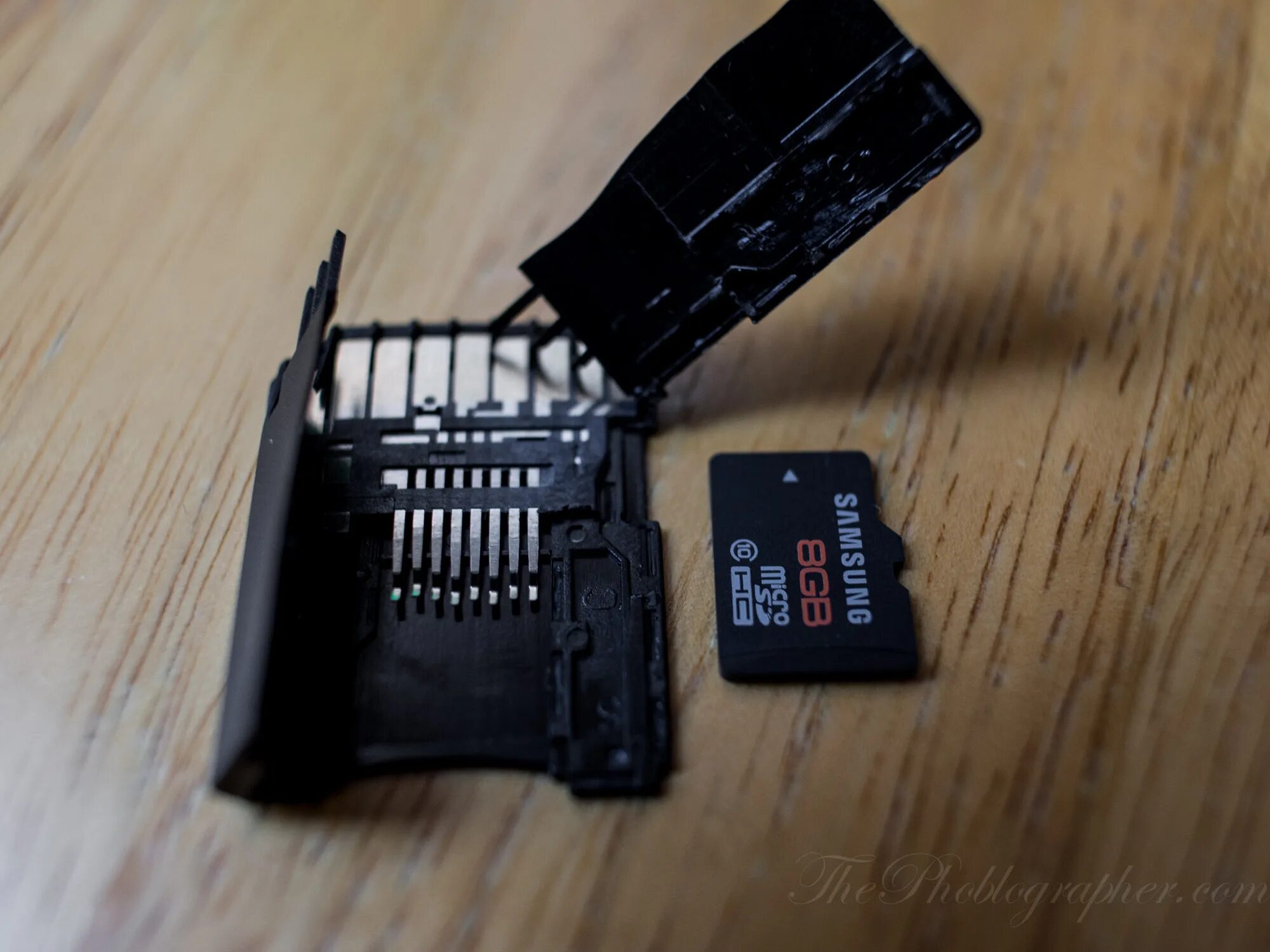 Почему не видит адаптер микро сд. Переходник микро sd card. адаптер микро сд разобрать. адаптер sd карт изнутри. microsd карта изнутри.