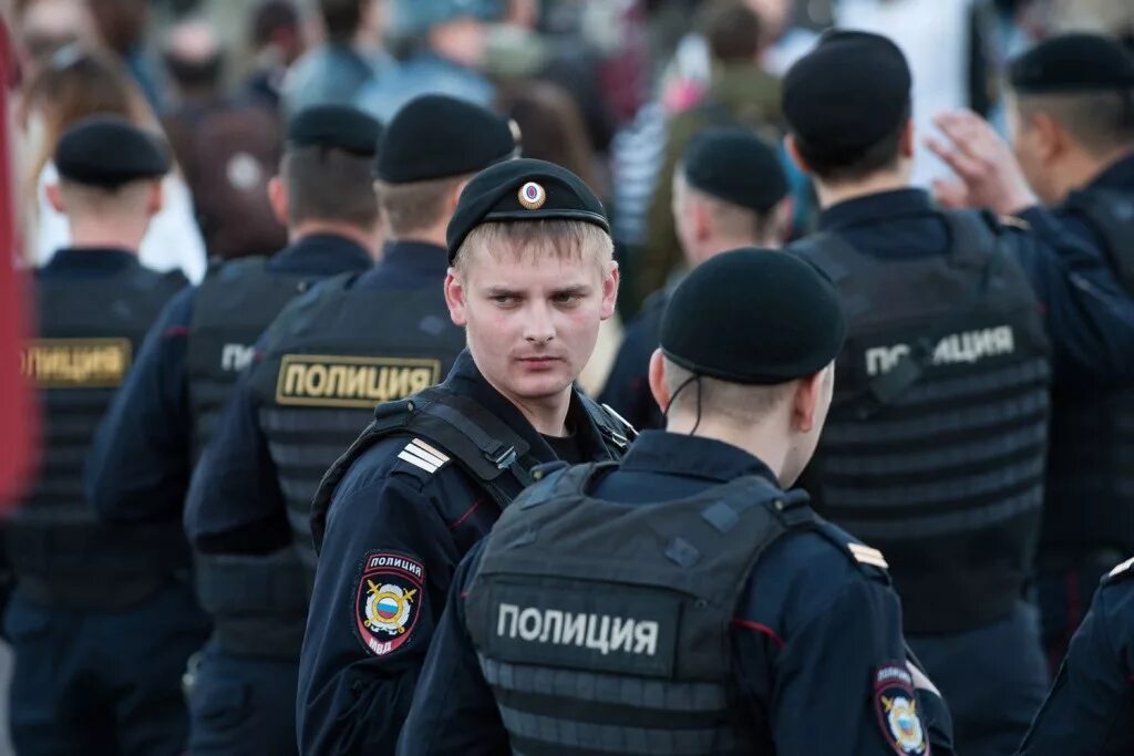 Форма полицейского при исполнении. Форма полиции. полиция россии. полицейская форма. форма полиции россии.