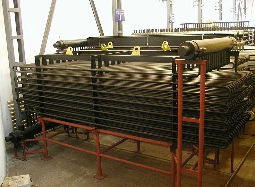 обмуровка котла тпе-215. труба экономайзера чугунная 2 метра. экранные трубы парового котла. трубный пучок теплообменника пг-80. котел птвм-50.