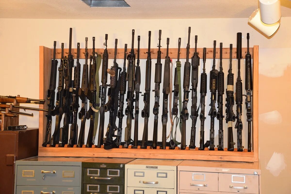 Где оружия. Коллекция оружия. Оружейная коллекция. Коллекционирование оружия. Частная коллекция оружия.