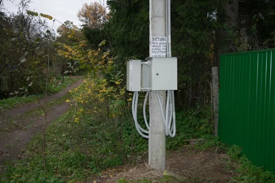 Счетчик МРСК на опоре. Шкаф учета на опоре вл 0.4 кв. Счетчике электроэнергии на Столбах от Россети. Электрический счётчик на столбе. Счетчики на столб можно отказаться