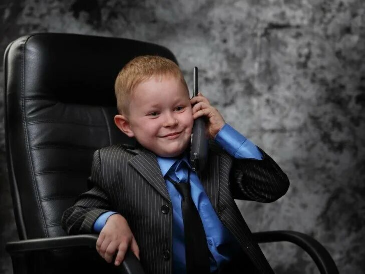 ребенок бизнесмен. юный бизнесмен.