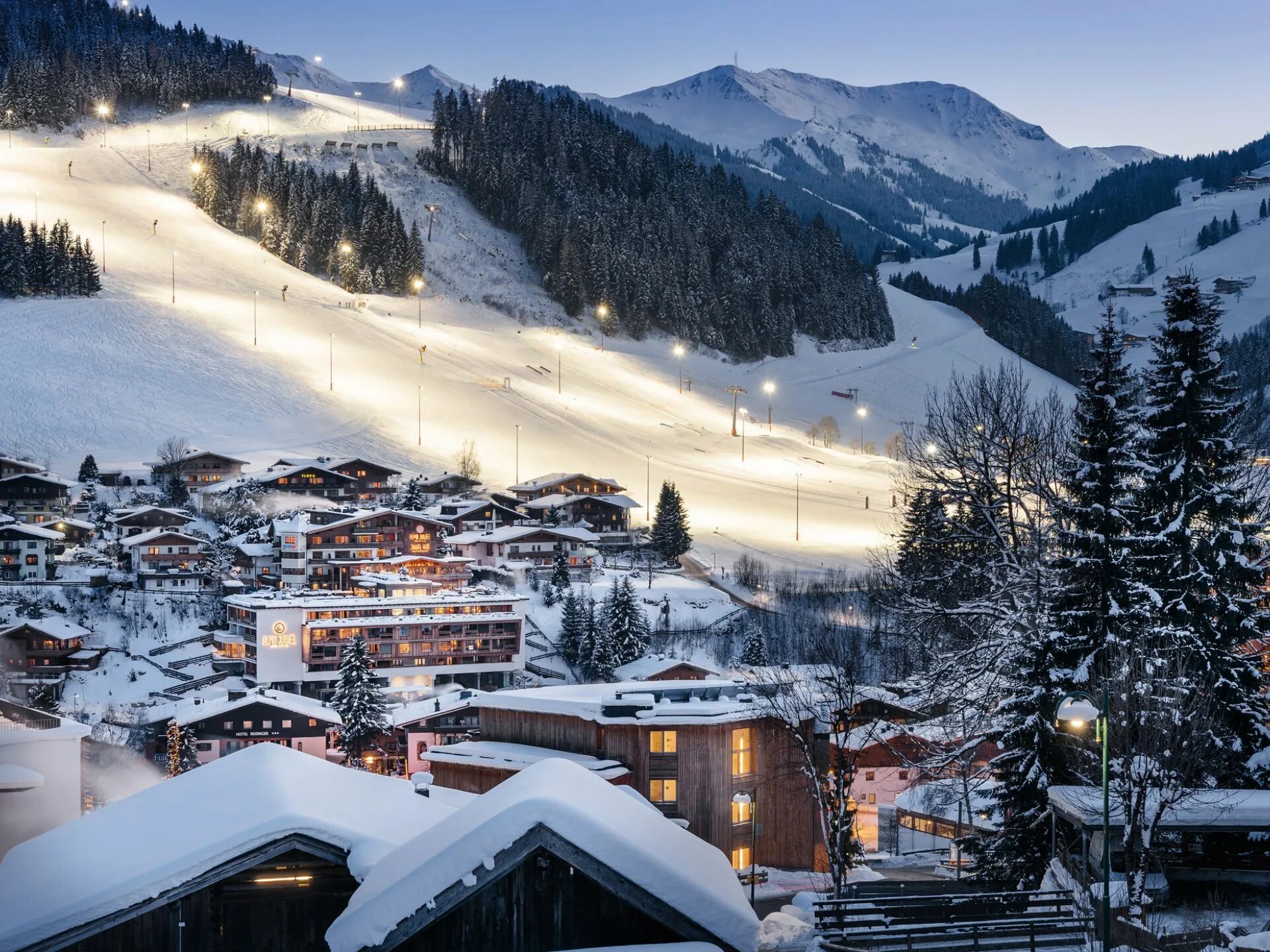 Первые горнолыжные курорты. Заальбах Хинтерглемм Saalbach Hinterglemm. Заальбах-Хинтерглемм (Австрия) горнолыжный курорт. Заальбах-Хинтерглемм (Австрия) Церковь. Зёльден, Китцбюэль и Заальбах-Хинтерглемм в Австрии;.