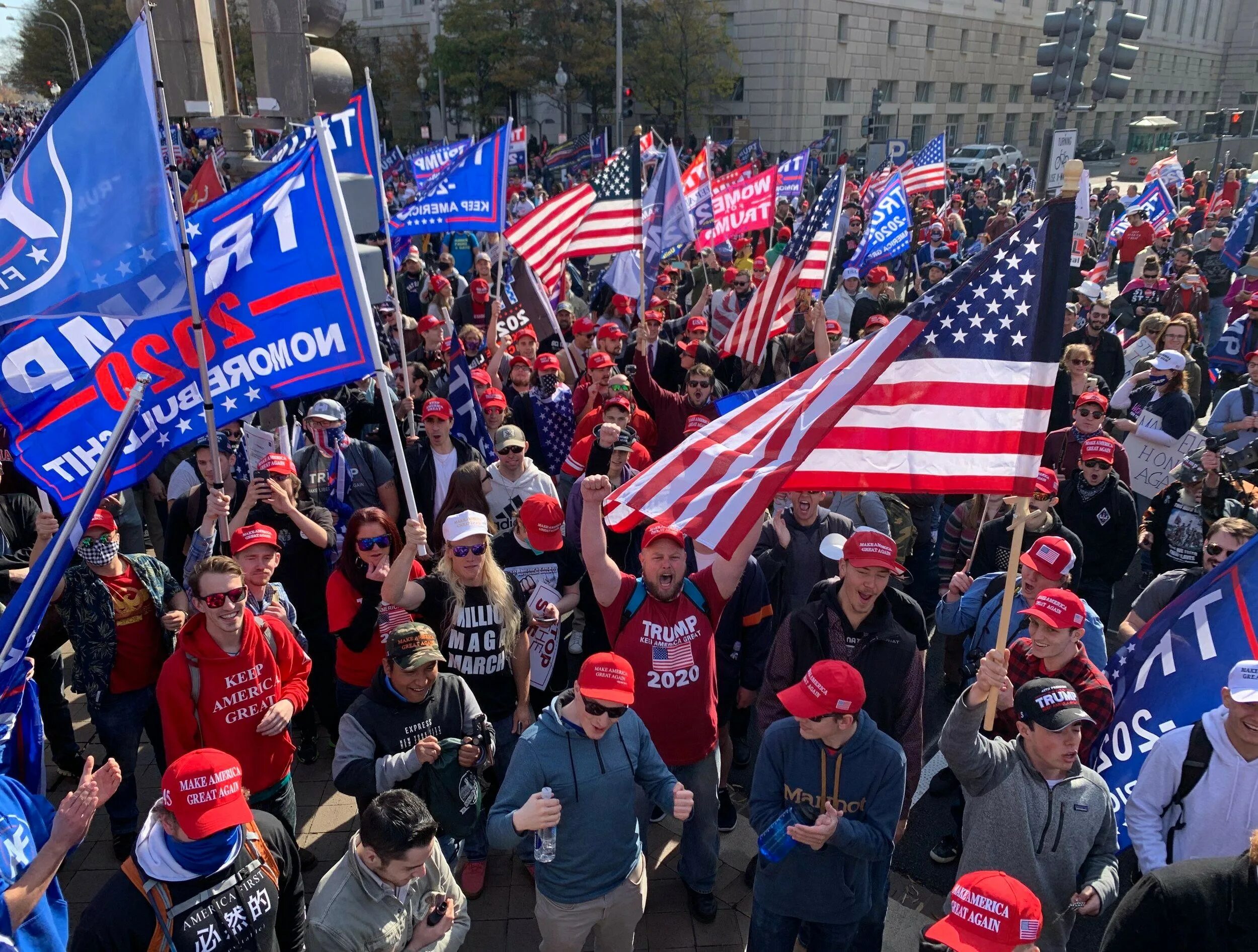 Support 2020. На Вашингтон митинг. Демонстрации в Вашингтоне. Митинги в США. Протесты в поддержку Трампа.