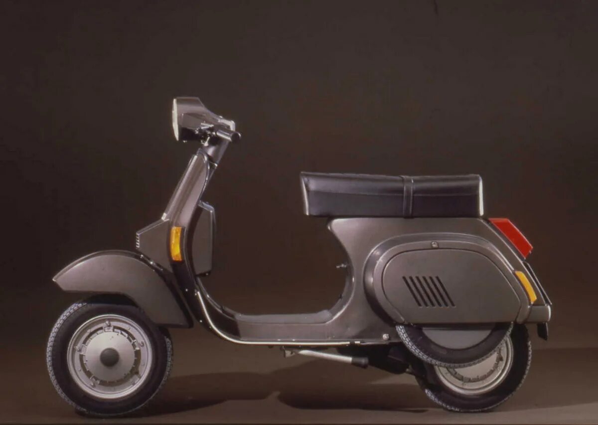 Веспа мотороллер. Vespa 90ss. Vespa мотороллер 2021. Первый мотороллер. Первый мотороллер веспа.