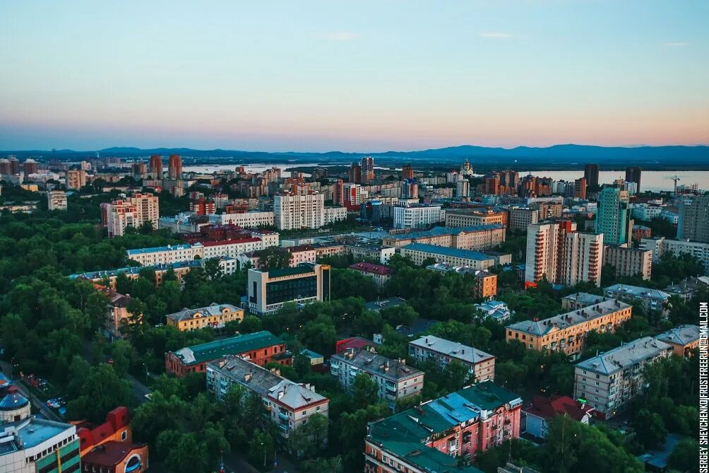 Компании города хабаровска. Компании города хабаровска. Хабаровск центр города вечер. Хабаровск центр города. Хабаровск центр города.