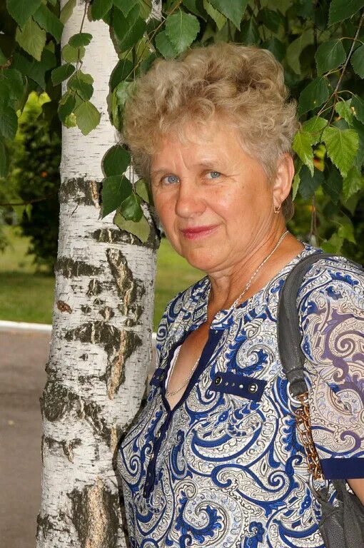 Яковенко светлана ставрополь. Возраст человека. Женщины за 60 для серьёзных отношений москва. Мужчина и женщина в возрасте. Строгая пожилая женщина.