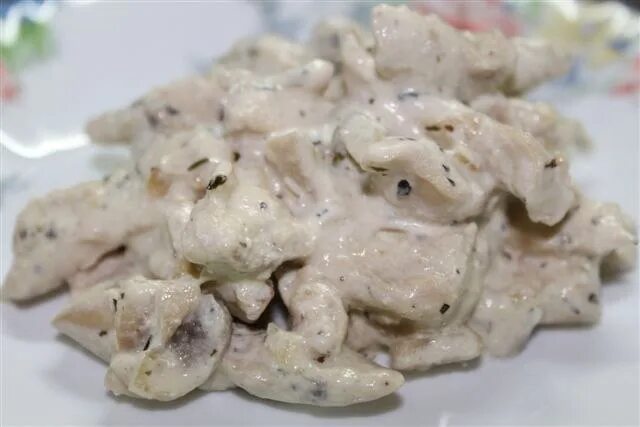 Куриное филе в сливочном соусе в мультиварке. Курица в йогуртовом соусе. кот в сливках.