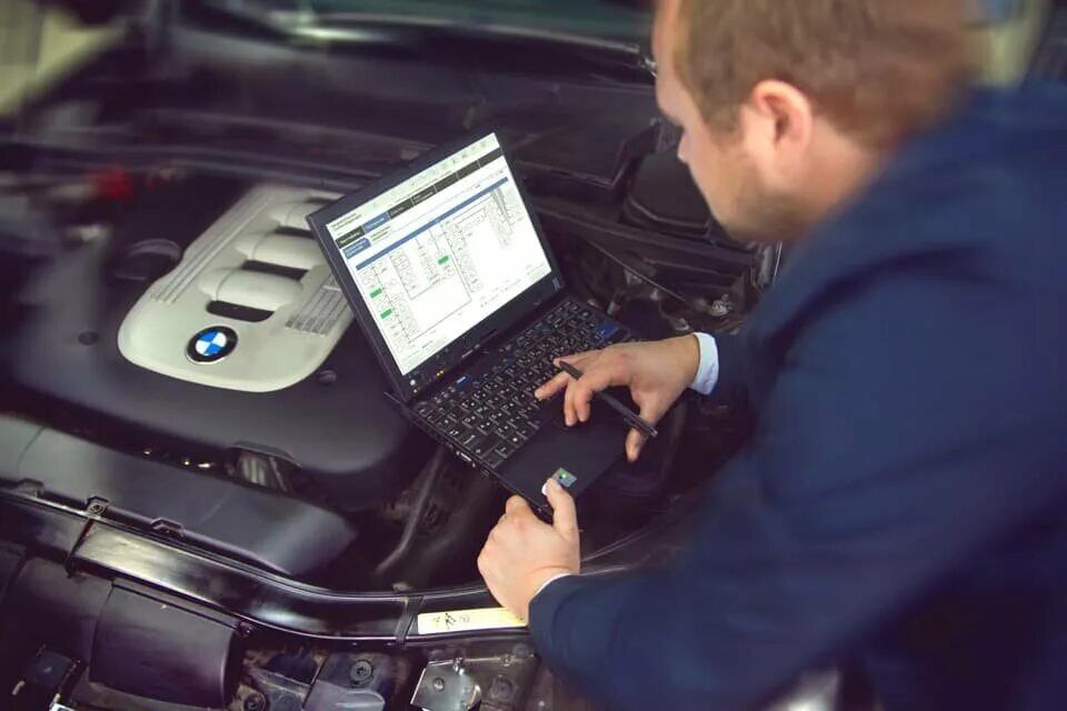 Компьютерная диагностика bmw. Комп для диагностики грузовика. Оборудование для автоэлектрика диагноста. Компьютерная диагностика машины. Диагностирование электрооборудования.