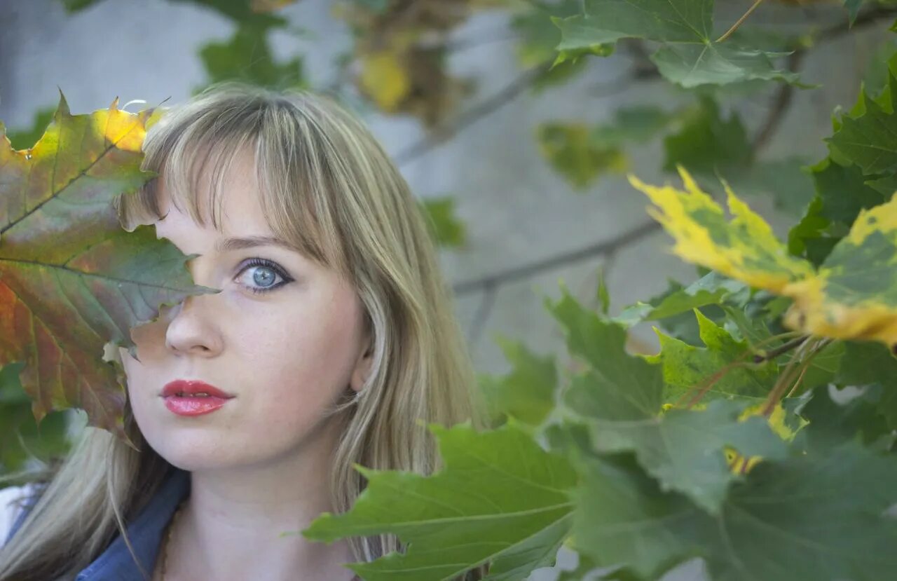 Студийный портрет. Лицо для обработки. Необработанные фотографии. Музыка без обработки. Женский фотопортрет.