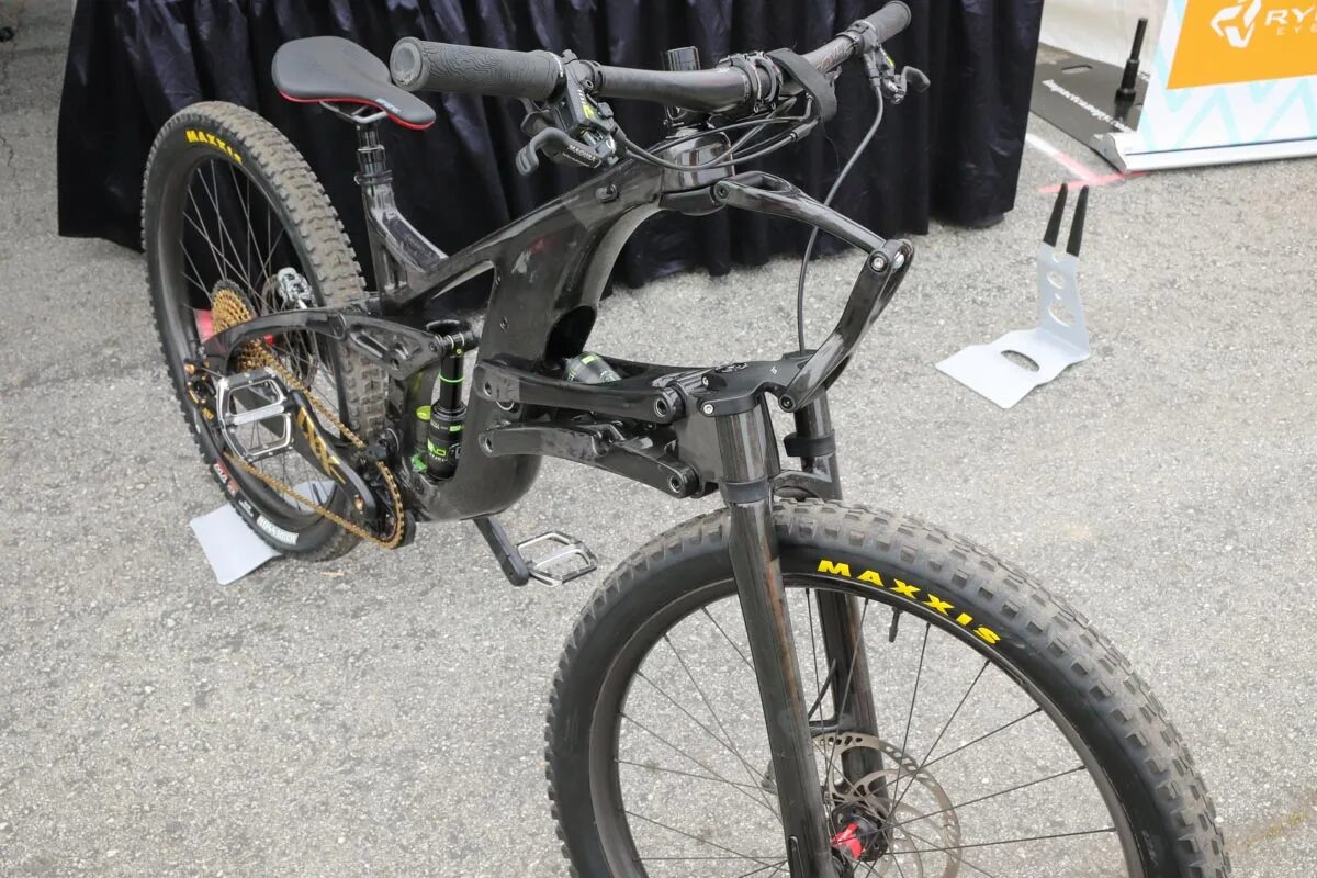 Suspension bike. Suspension bike. Параллелограммная вилка. Carbon fat bike imust. Suspension bike.