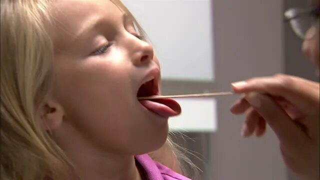 Little throat. Spitting дети. Spitting девушки. Little saliva. Open saliva mouth Kid.