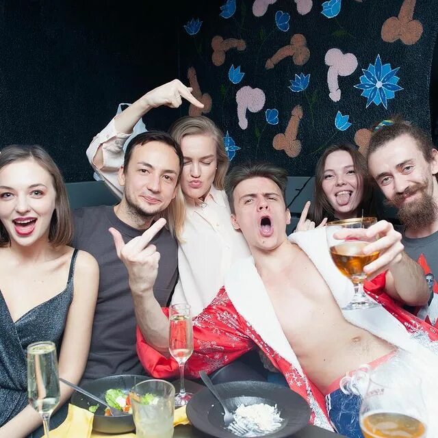 Барам здесь