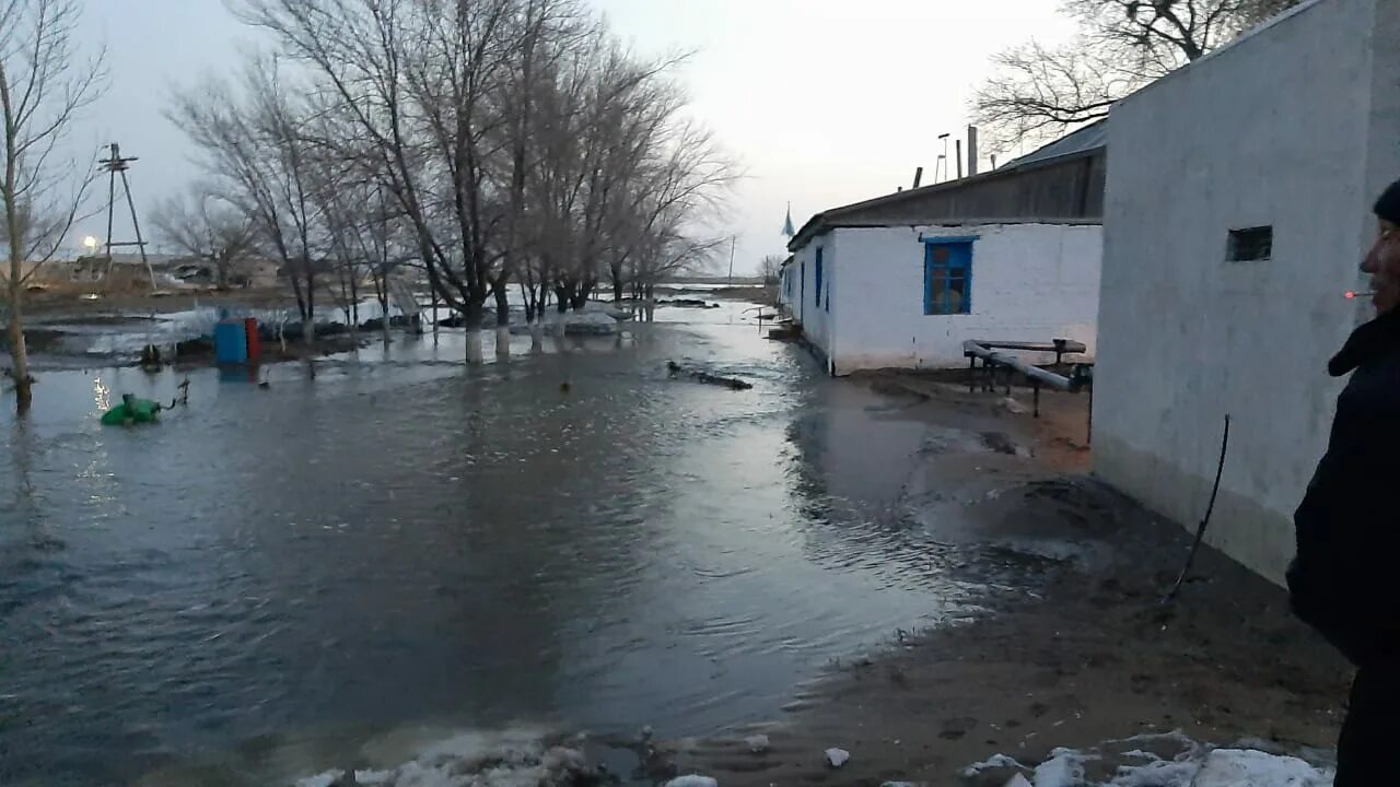 Паводки в казахстане уральск. Затопление. Потоп в ЗКО. Потоп в посёлок ЗКО. ЗКО паводок 2011 году.