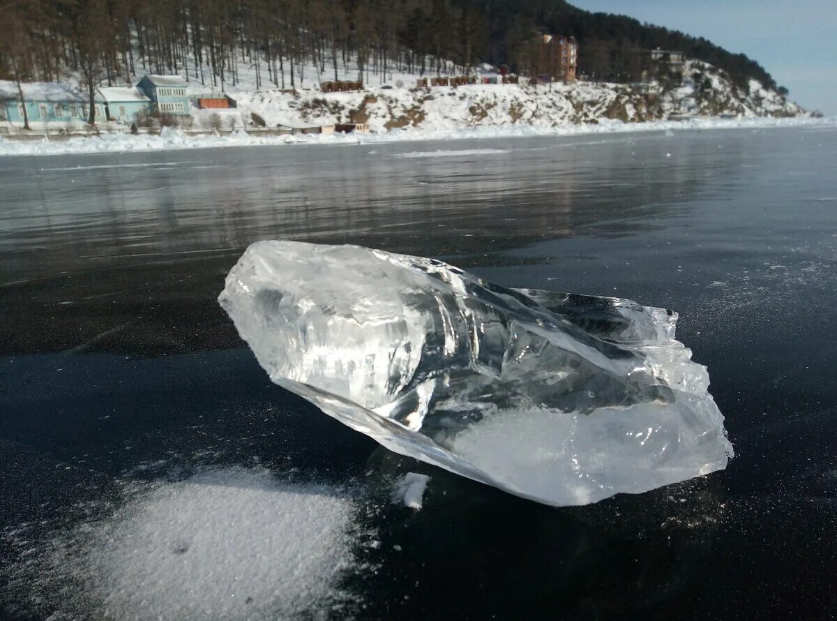 Лед сегодня на каком канале. Ледовая переправа на Ольхон. Ольхон лед. Лед на Байкале сейчас. Байкал сейчас.