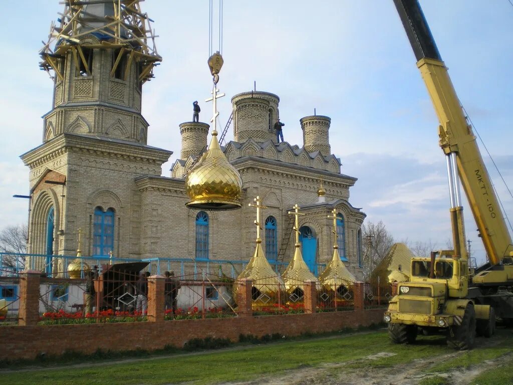 Краснодарский край новопокровский район п новопокровский. Новопокровская Краснодарский край храм. Новопокровский (Приморско-Ахтарский район). Хутор Новопокровский Краснодарского края. Х.Новопокровский Приморско-Ахтарского района.