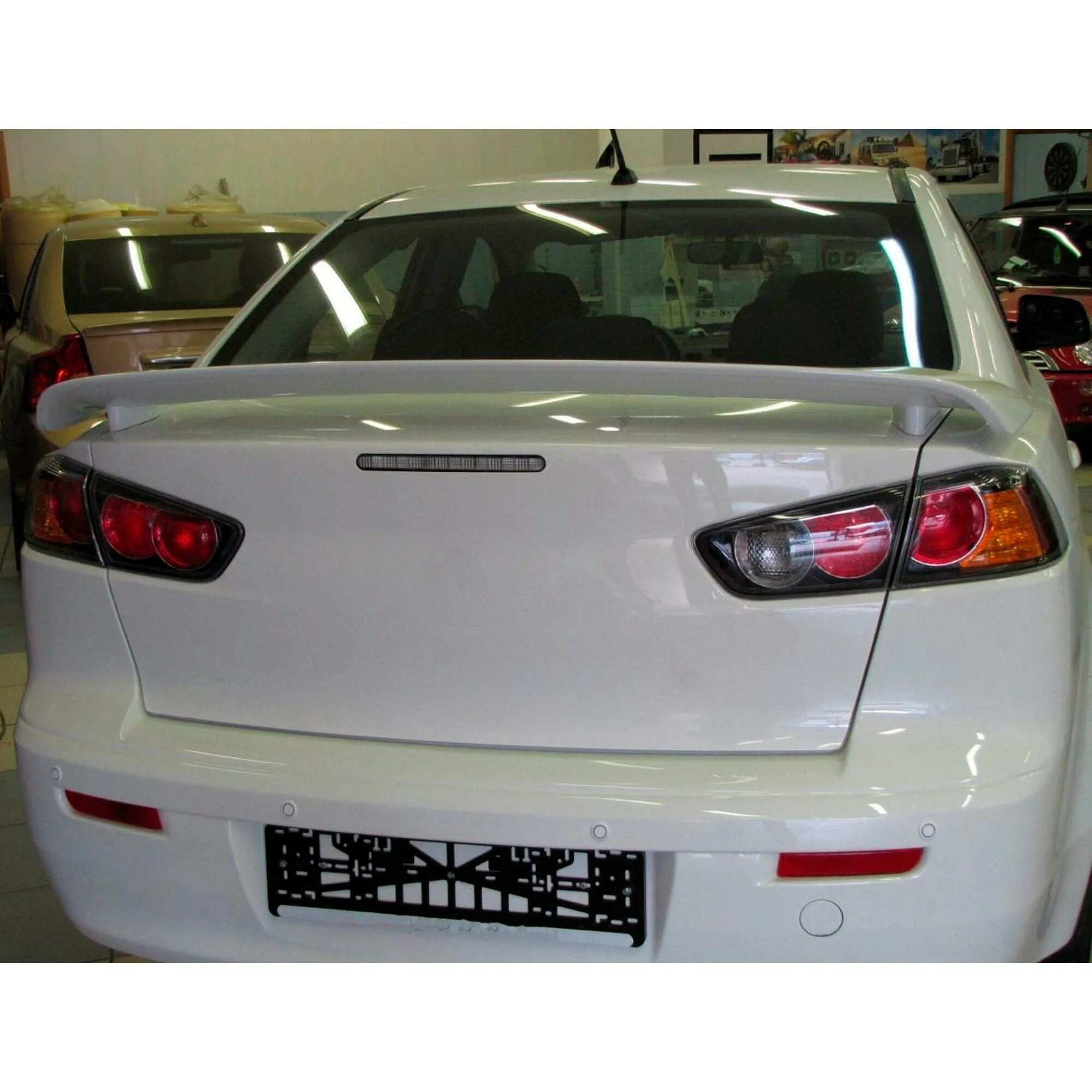 Mitsubishi lancer 9 2. Спойлер на митсубиси лансер 10. Штатный спойлер лансер 10. Спойлер 2. Спойлер плавник лансер 9.
