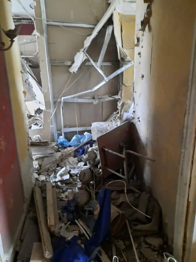 Мы выжили в мариуполе. Разбитые квартиры в Мариуполе. Дом взорвался.